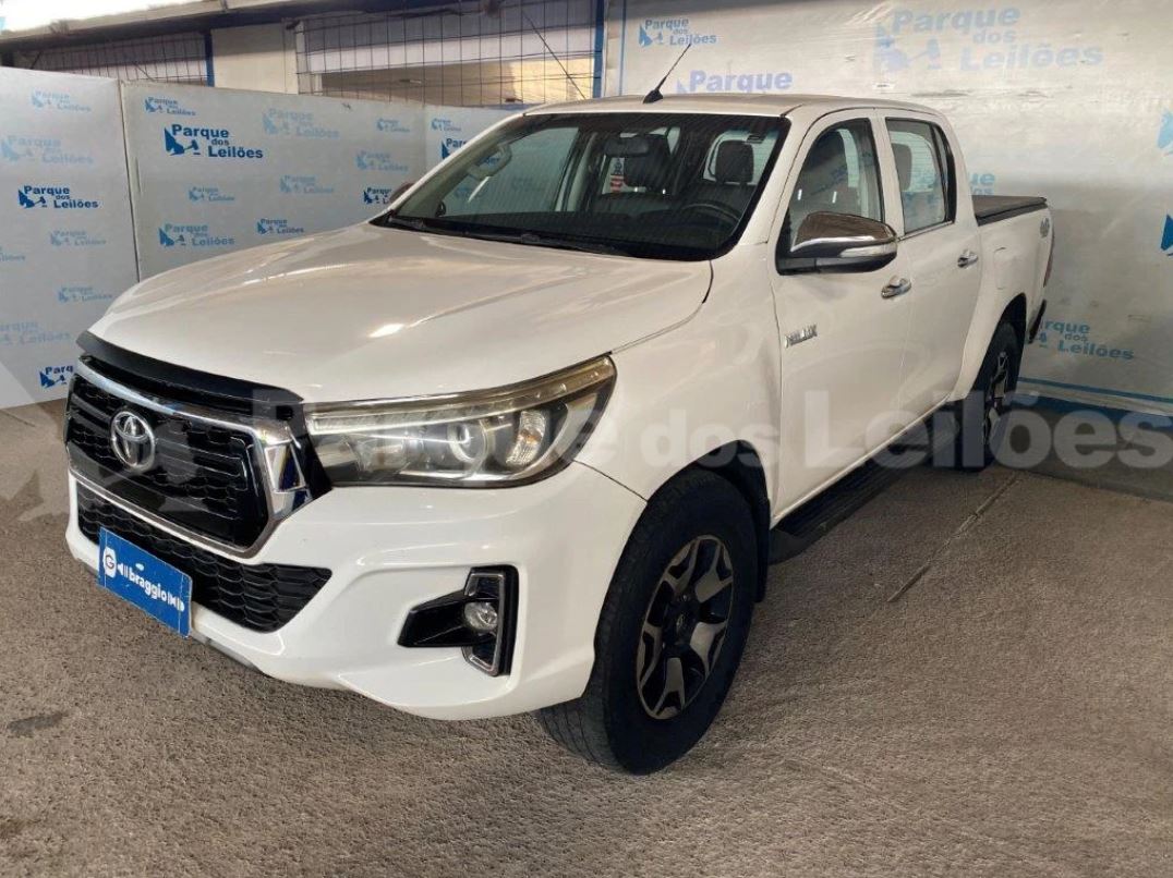 TOYOTA HILUX 2.8 18/18